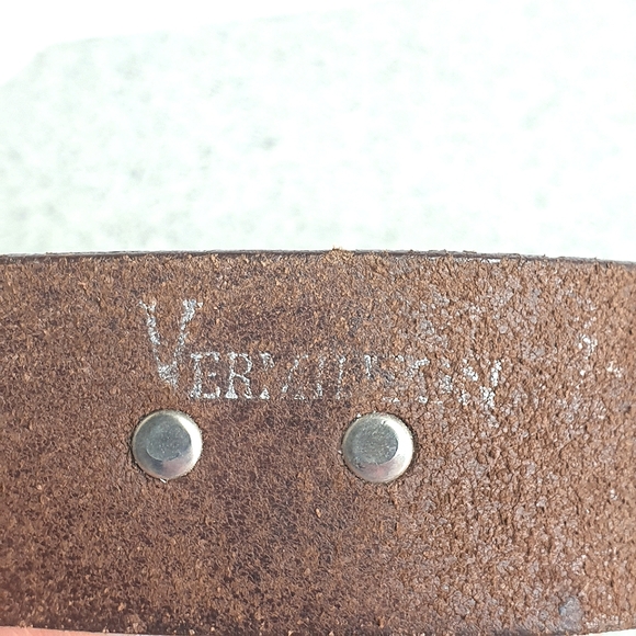 Vermillion leather belt with silver sun detailing size large - Picture 7 of 7